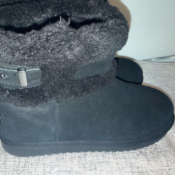 Koolaburra Black Faux-Shearling Slip-On Ankle Booties - Picture 13 of 14